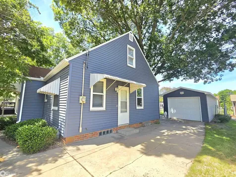 1046 1st Street NE Mason City IA 50401