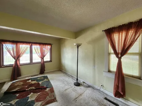 40 27th Street SW Mason City IA 50401
