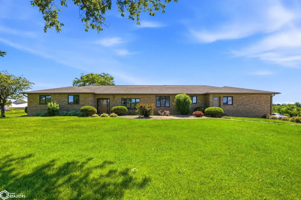 2276 400th Avenue Victor IA 52347