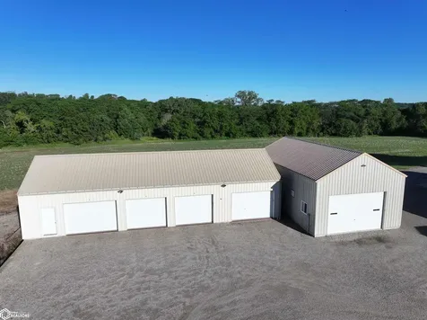 2276 400th Avenue Victor IA 52347
