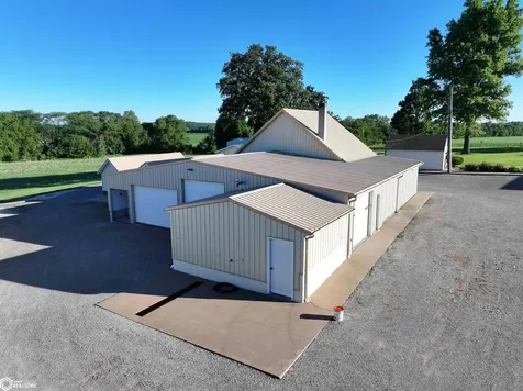 2276 400th Avenue Victor IA 52347