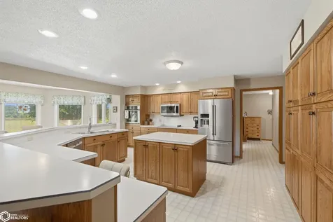 2276 400th Avenue Victor IA 52347