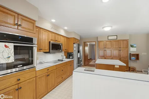 2276 400th Avenue Victor IA 52347