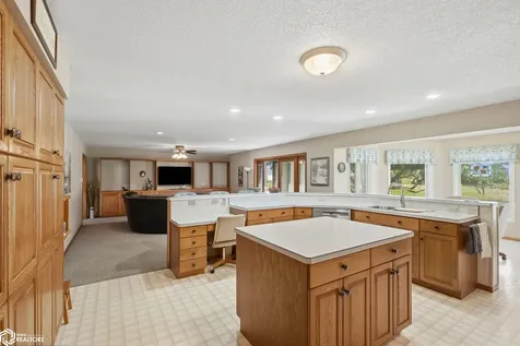 2276 400th Avenue Victor IA 52347