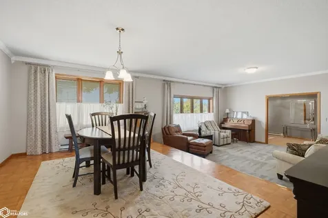 2276 400th Avenue Victor IA 52347