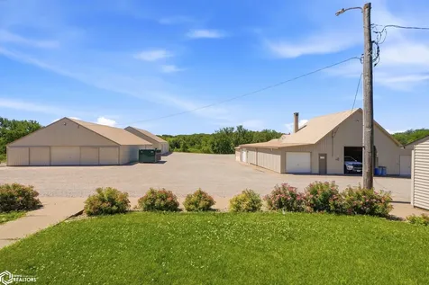 2276 400th Avenue Victor IA 52347