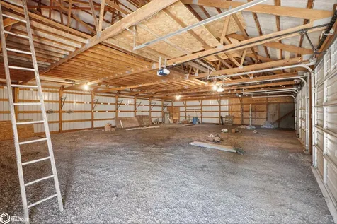 2276 400th Avenue Victor IA 52347