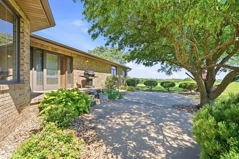 2276 400th Avenue Victor IA 52347