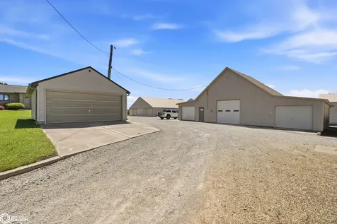 2276 400th Avenue Victor IA 52347