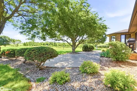 2276 400th Avenue Victor IA 52347