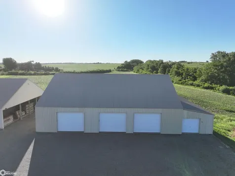 2276 400th Avenue Victor IA 52347