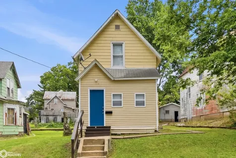 402 May Avenue Burlington IA 52601