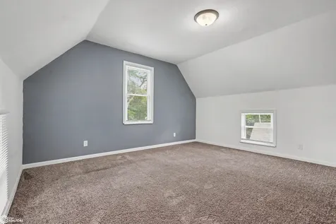 402 May Avenue Burlington IA 52601