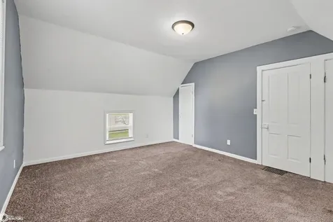 402 May Avenue Burlington IA 52601