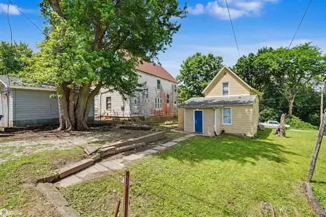402 May Avenue Burlington IA 52601