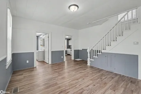 402 May Avenue Burlington IA 52601