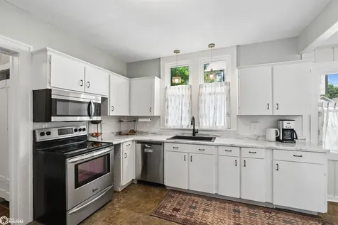 321 4th Avenue Grinnell IA 50112