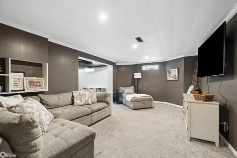 321 4th Avenue Grinnell IA 50112
