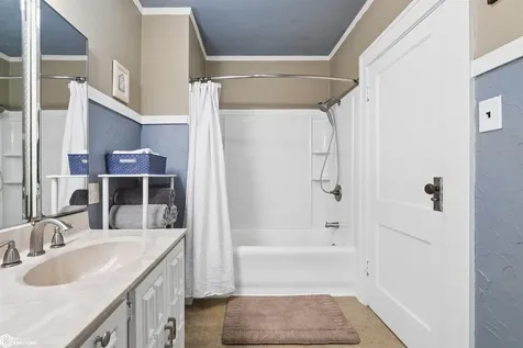 321 4th Avenue Grinnell IA 50112