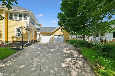 321 4th Avenue Grinnell IA 50112