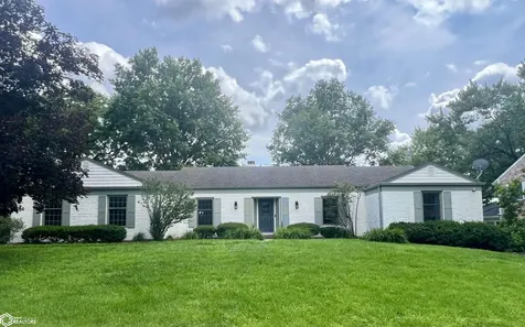 506 Fairway Place Fairfield IA 52556