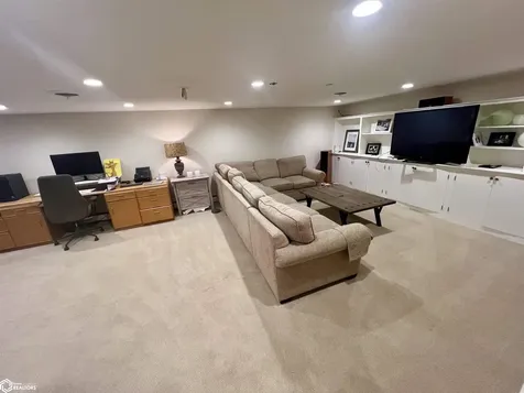 506 Fairway Place Fairfield IA 52556
