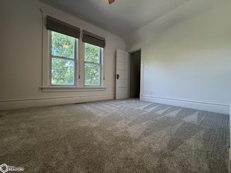 1302 N Adams Mason City IA 50401