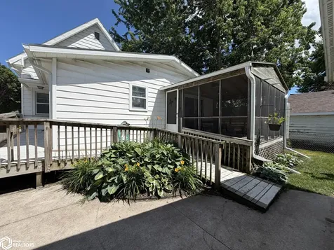 1302 N Adams Mason City IA 50401
