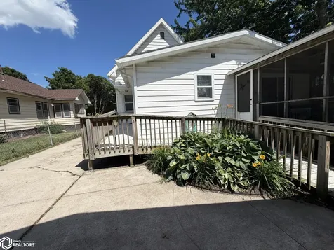 1302 N Adams Mason City IA 50401