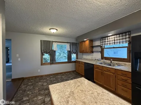 1302 N Adams Mason City IA 50401