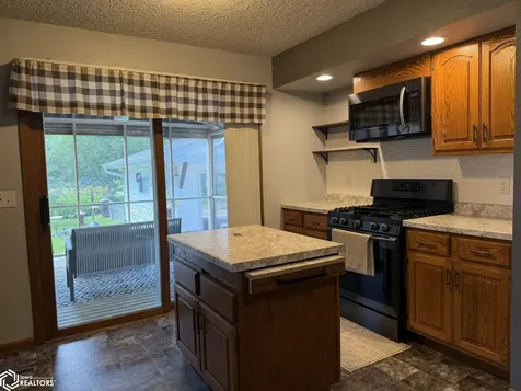 1302 N Adams Mason City IA 50401