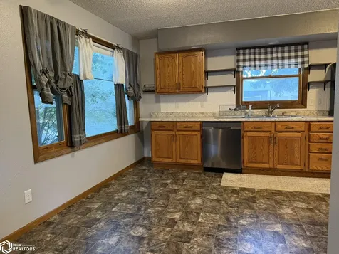 1302 N Adams Mason City IA 50401