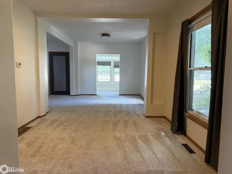 1302 N Adams Mason City IA 50401
