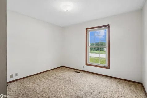 1509 4th Street Eldora IA 50627