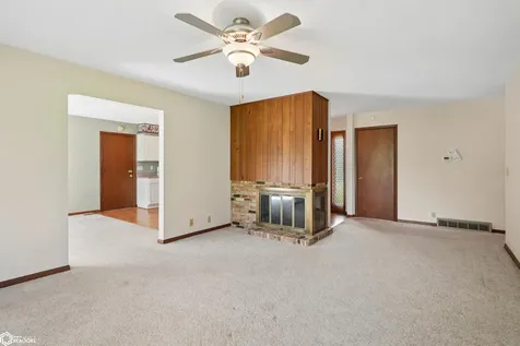 1509 4th Street Eldora IA 50627