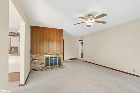 1509 4th Street Eldora IA 50627