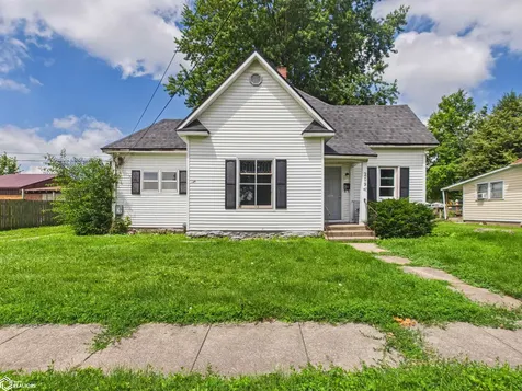 209 S 10th Street Albia IA 52531