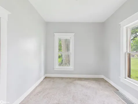 209 S 10th Street Albia IA 52531