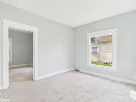 209 S 10th Street Albia IA 52531