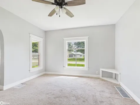 209 S 10th Street Albia IA 52531