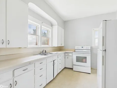 209 S 10th Street Albia IA 52531