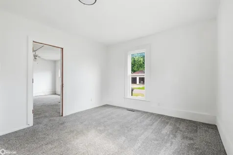 304 E Dallas Street Montezuma IA 50171