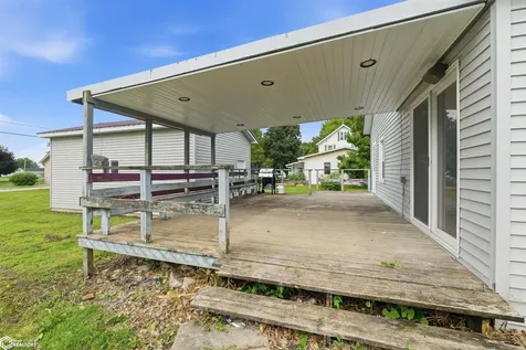 304 E Dallas Street Montezuma IA 50171