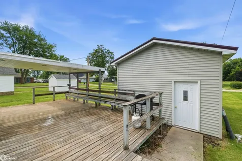 304 E Dallas Street Montezuma IA 50171