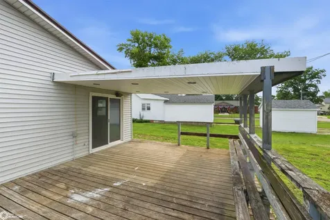 304 E Dallas Street Montezuma IA 50171