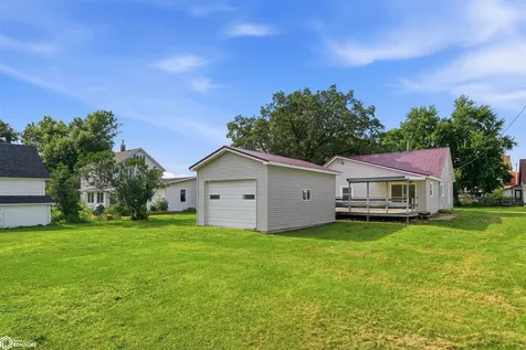 304 E Dallas Street Montezuma IA 50171