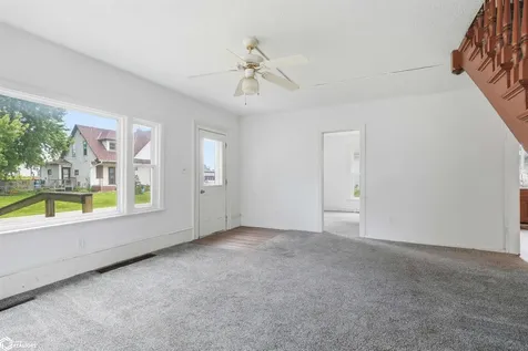 304 E Dallas Street Montezuma IA 50171