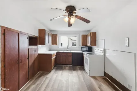 304 E Dallas Street Montezuma IA 50171