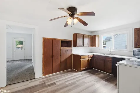 304 E Dallas Street Montezuma IA 50171