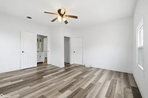 304 E Dallas Street Montezuma IA 50171